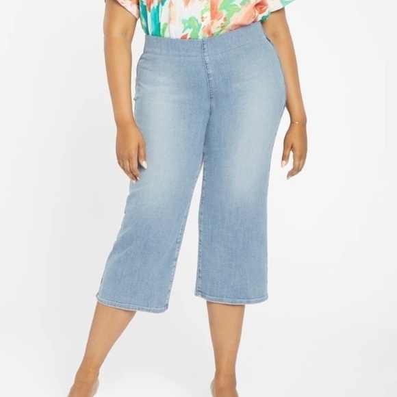 NYDJ Wide Leg Capri Pull-On Jeans Light Wash Denim Women’s 18 NWT NEW - Picture 1 of 9